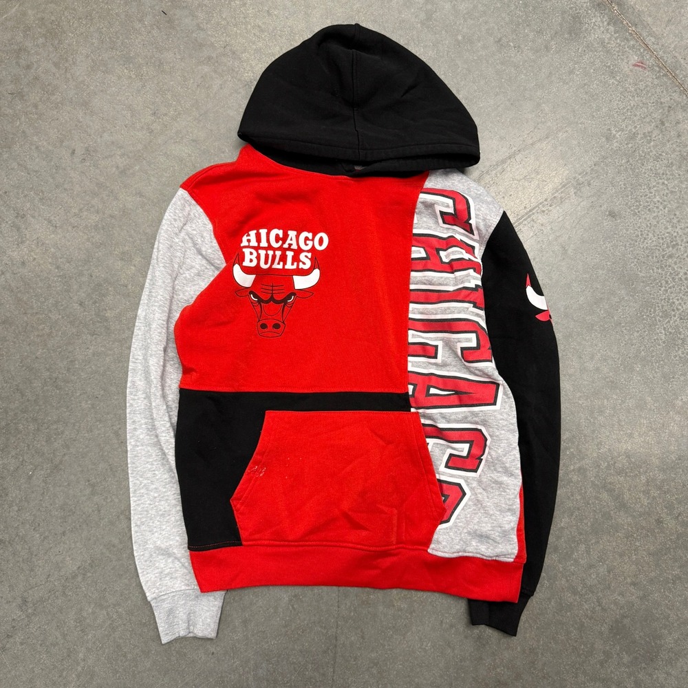 NBA Chicago Bulls Colorblock Hoodie Red Black Grey Mens Medium‎ Sweatshirt Logo